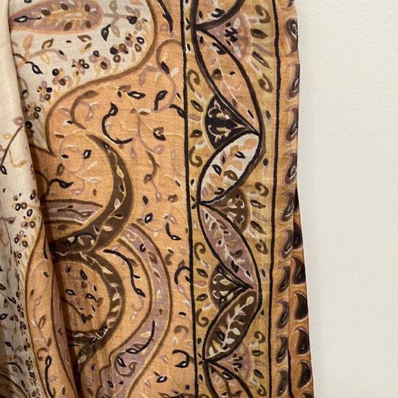 Oversized Shawl/Scarf Silk/Viscose Paisley Print with Knotted Fringe. - Picture 2 of 5